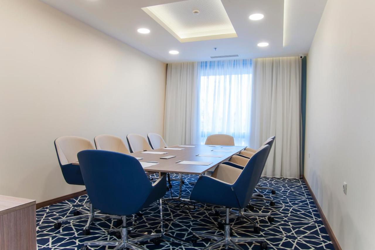 Holiday Inn Plovdiv By Ihg Zewnętrze zdjęcie