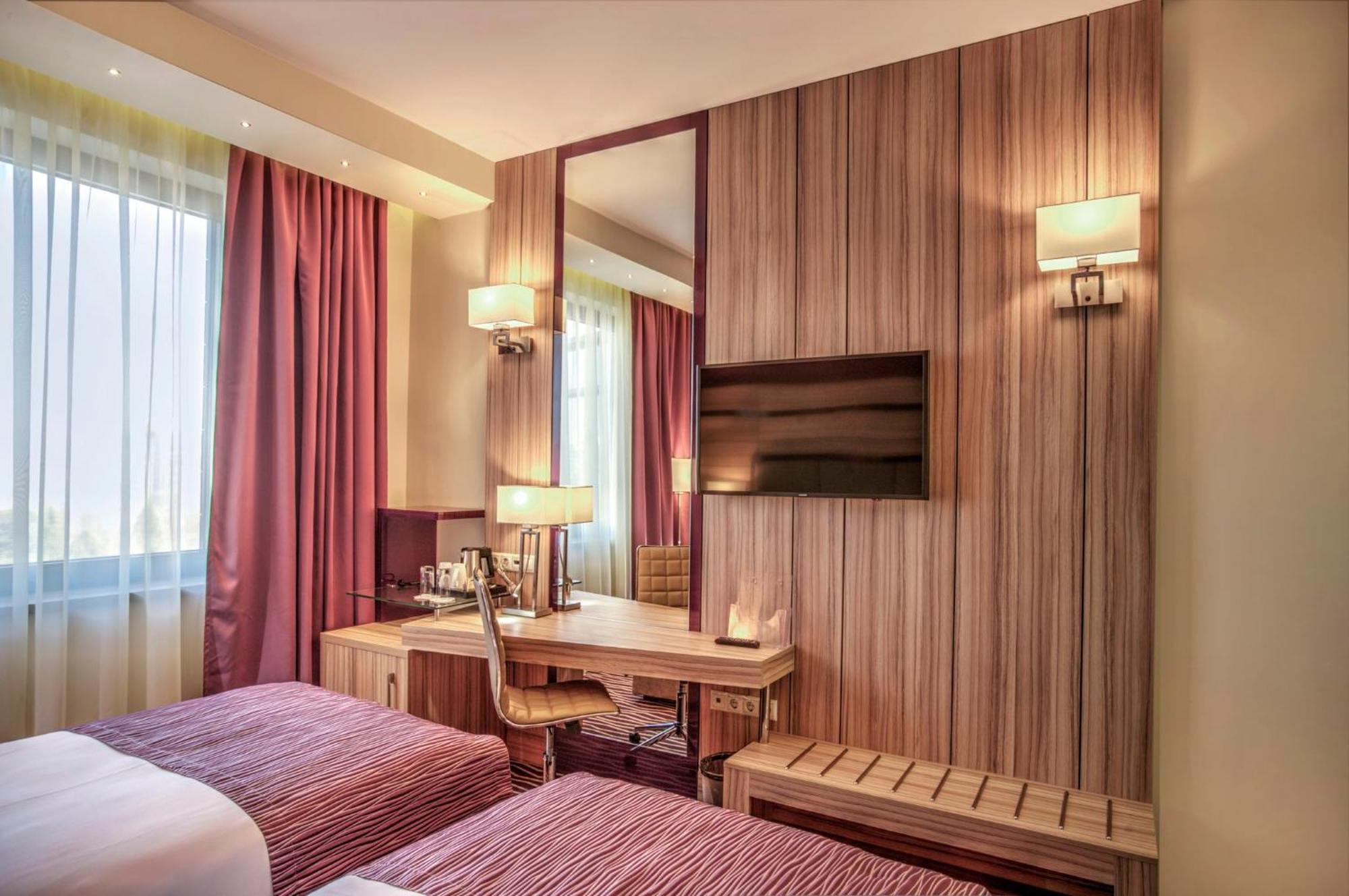 Holiday Inn Plovdiv By Ihg Zewnętrze zdjęcie